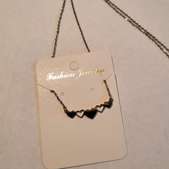*4/$20* New! Fashion Jewelry silver tone heart necklace on an 18-inch chain - Picture 2 of 4